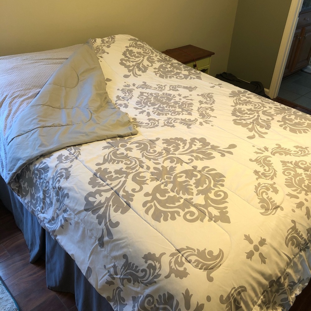 Queen Comforter